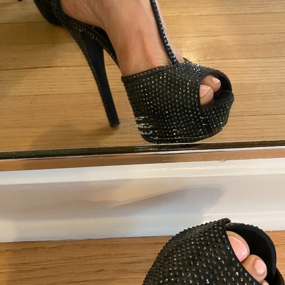 Steve Madden Platform T strap studded pumps - Picture 3 of 8